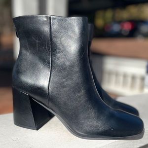 NWT Gap leather ankle booties
